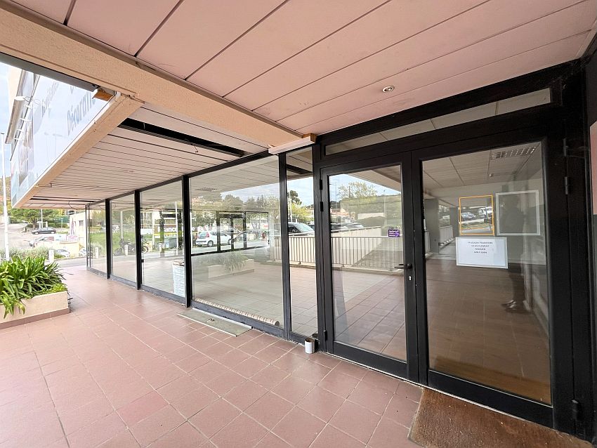 Commerce Location 06220 VALLAURIS