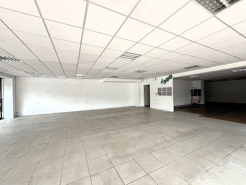 Commerce Location 06220 VALLAURIS