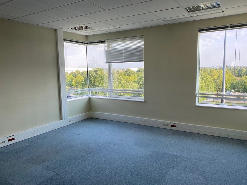 Bureau Location 77127 LIEUSAINT