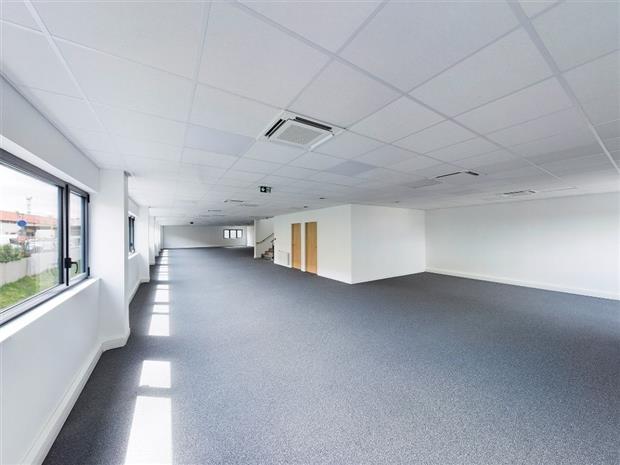 Local d'activités Location 93000 BOBIGNY