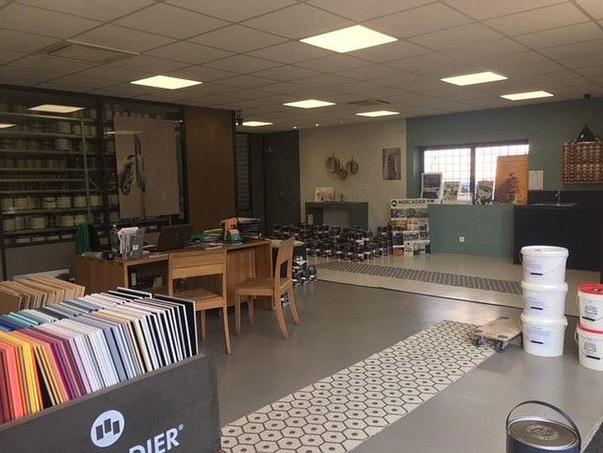 Local d'activités Location 13290 AIX EN PROVENCE
