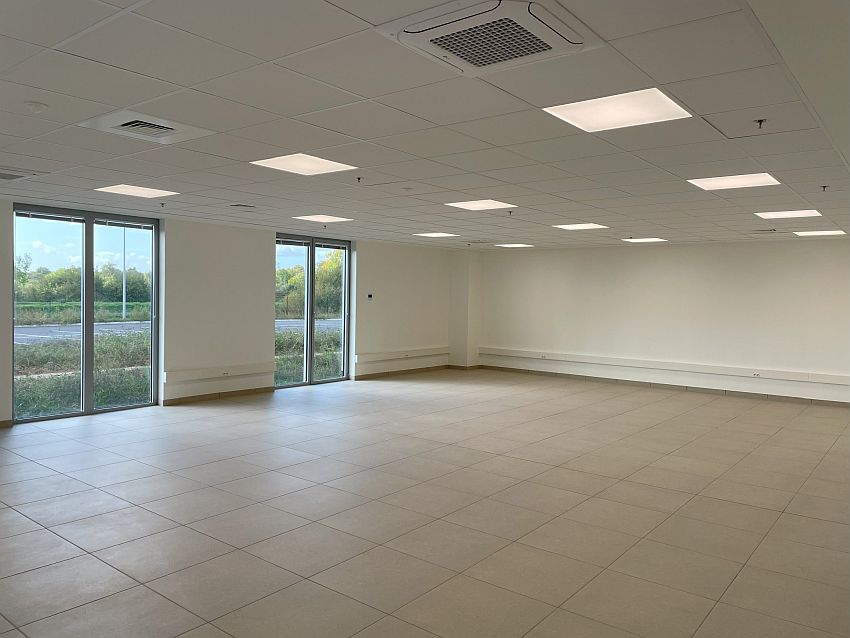 Entrepôt / Local d'activités Location 49430 DURTAL