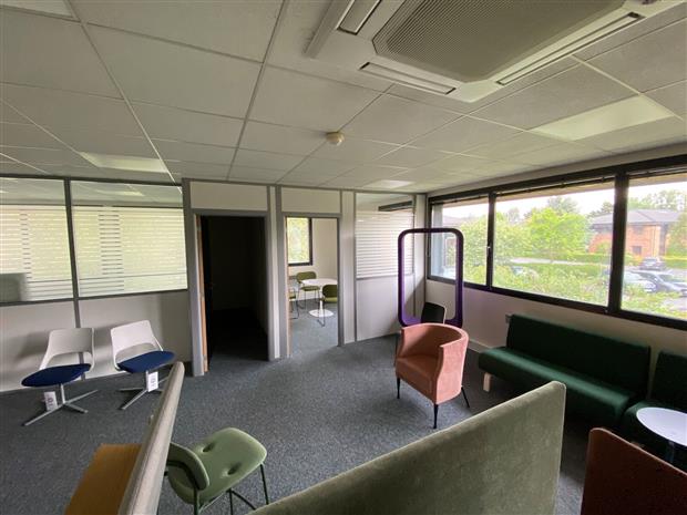 Bureau Location 59260 LEZENNES