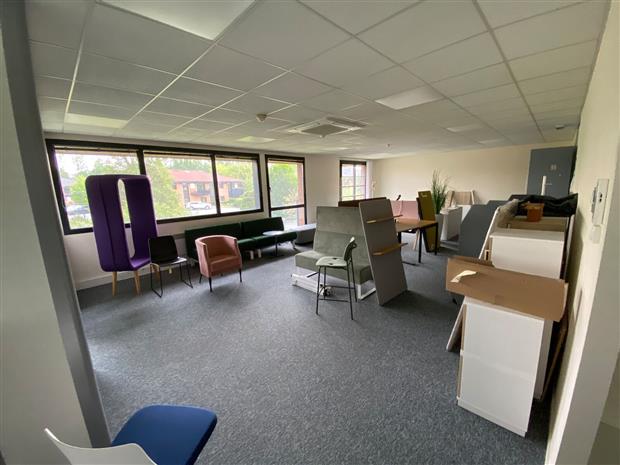 Bureau Location 59260 LEZENNES