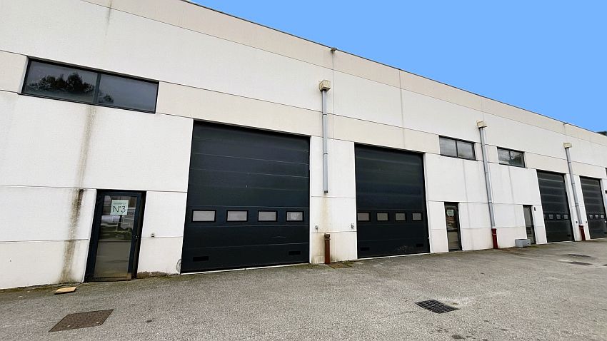 Local d'activités Location 06370 MOUANS SARTOUX