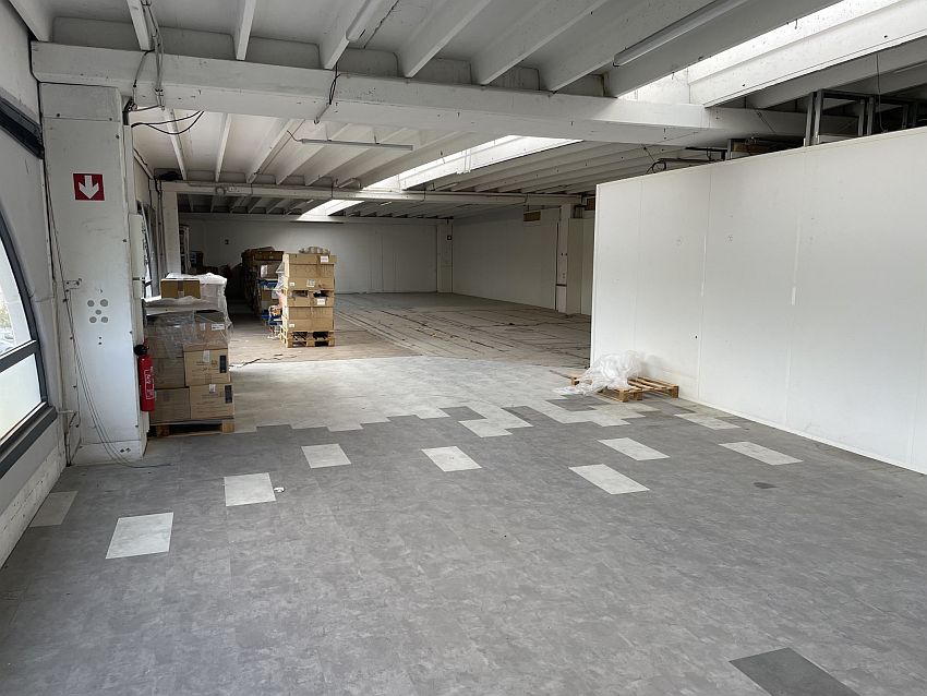 Local d'activités Location 06510 CARROS