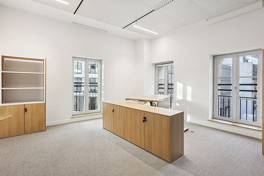 Bureau Location 75008 PARIS 22-24 RUE BAYARD