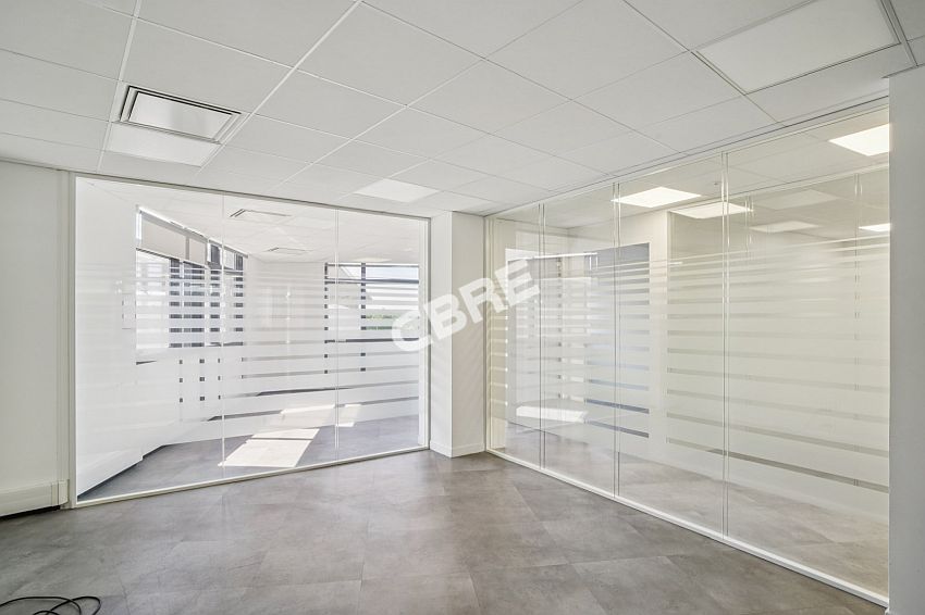Bureau Location 78180 MONTIGNY LE BRETONNEUX 15 PLACE GEORGES POMPIDOU
