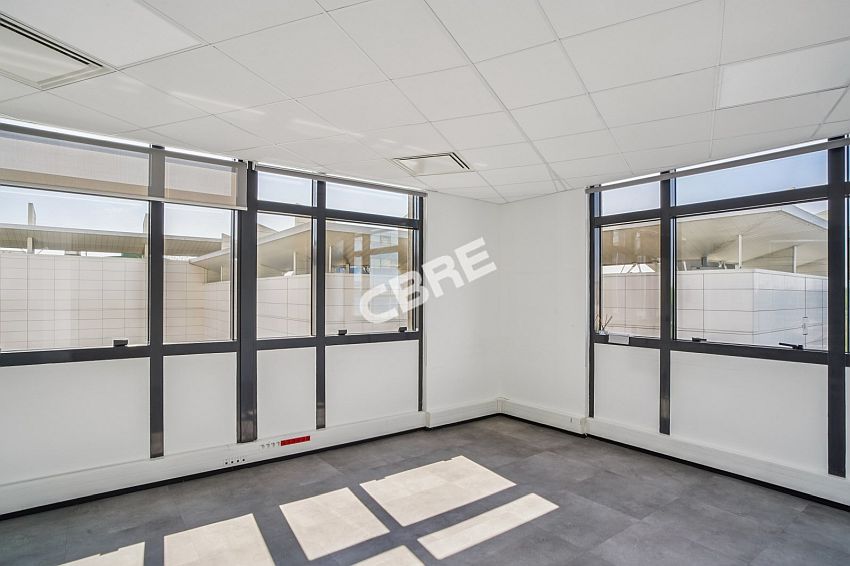 Bureau Location 78180 MONTIGNY LE BRETONNEUX 15 PLACE GEORGES POMPIDOU
