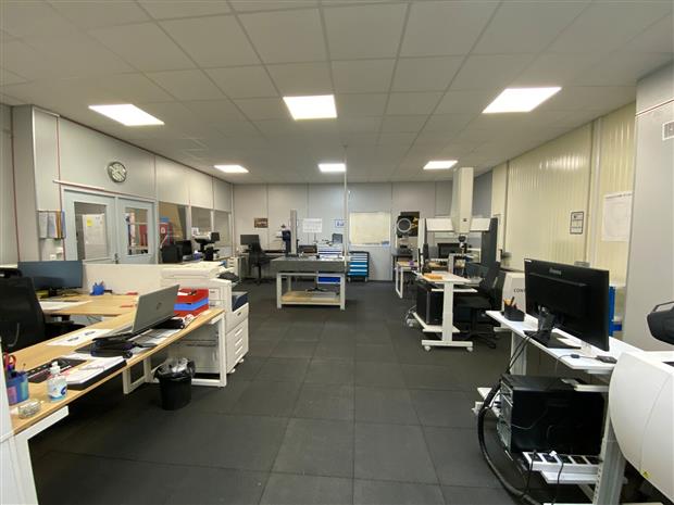 Local d'activités Vente/Location 91830 LE COUDRAY MONTCEAUX