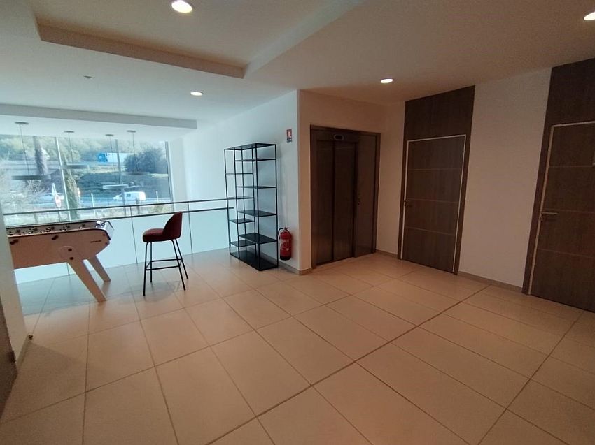 Bureau Location 13590 MEYREUIL