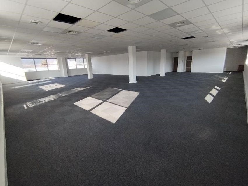 Bureau Location 13590 MEYREUIL