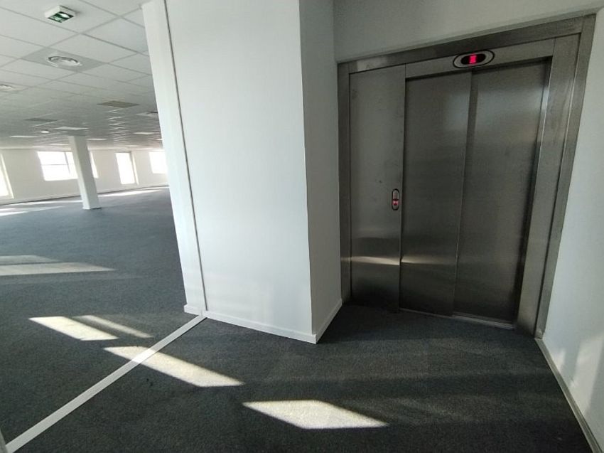 Bureau Location 13590 MEYREUIL