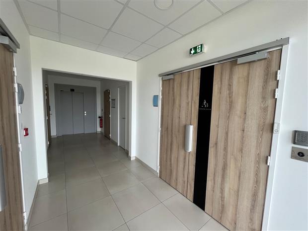 Bureau Location 06410 BIOT