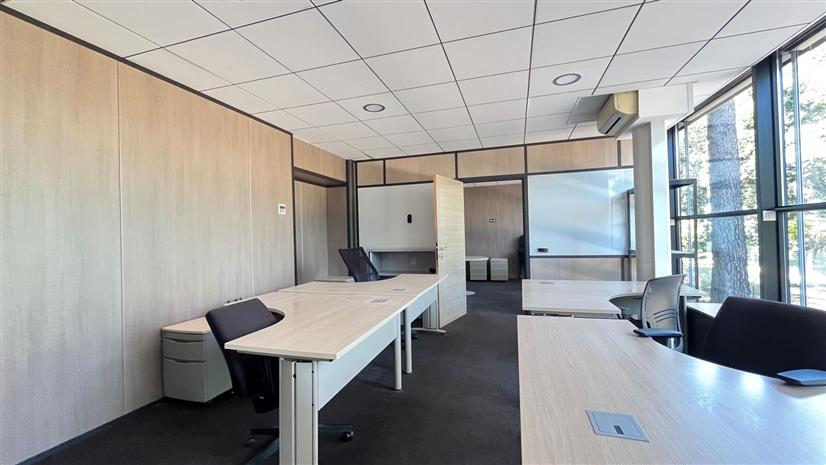 Bureau Location 06410 BIOT