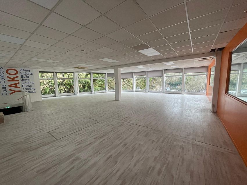 Bureau Location 33160 ST MEDARD EN JALLES 17-19 AVENUE MONTESQUIEU