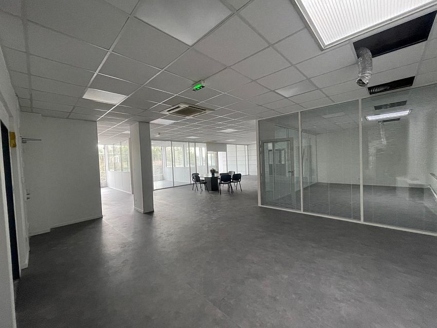 Bureau Location 33160 ST MEDARD EN JALLES 17-19 AVENUE MONTESQUIEU