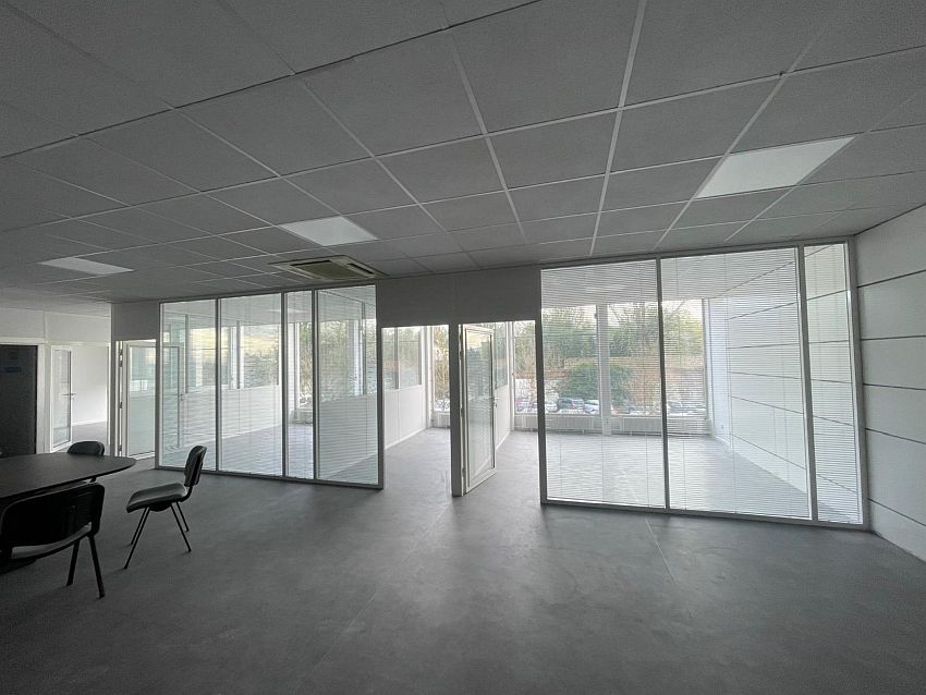 Bureau Location 33160 ST MEDARD EN JALLES 17-19 AVENUE MONTESQUIEU