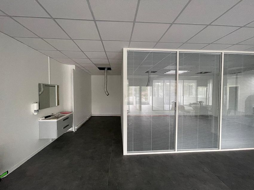 Bureau Location 33160 ST MEDARD EN JALLES 17-19 AVENUE MONTESQUIEU