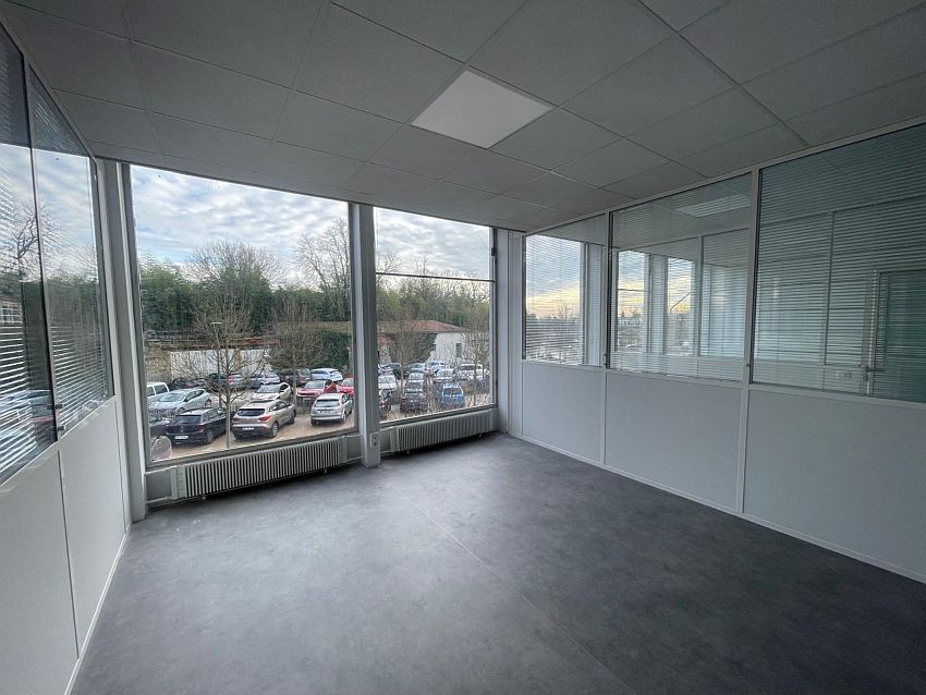 Bureau Location 33160 ST MEDARD EN JALLES 17-19 AVENUE MONTESQUIEU