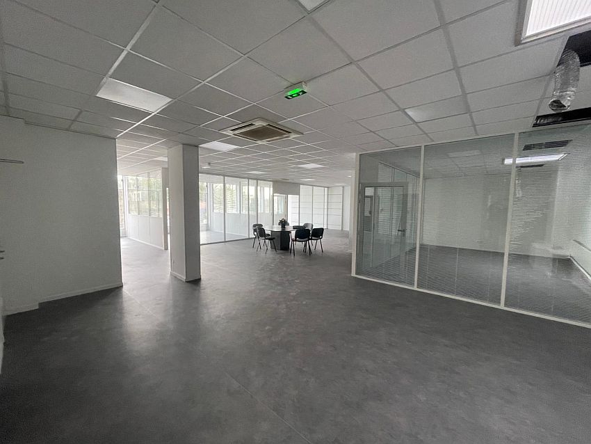 Bureau Location 33160 ST MEDARD EN JALLES 17-19 AVENUE MONTESQUIEU