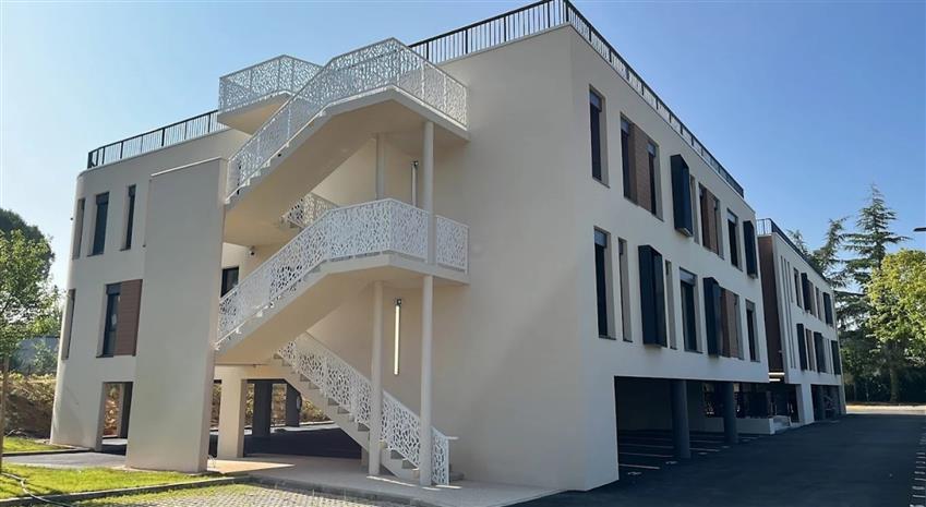 Bureau Location 13590 MEYREUIL