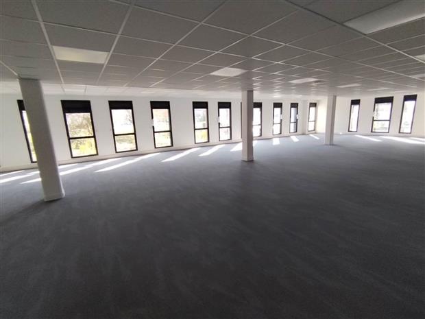 Bureau Location 13590 MEYREUIL