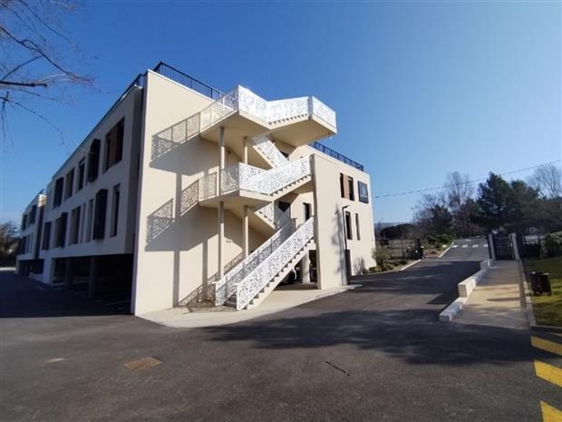 Bureau Location 13590 MEYREUIL