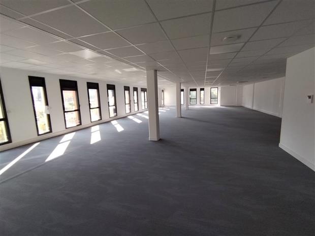 Bureau Location 13590 MEYREUIL