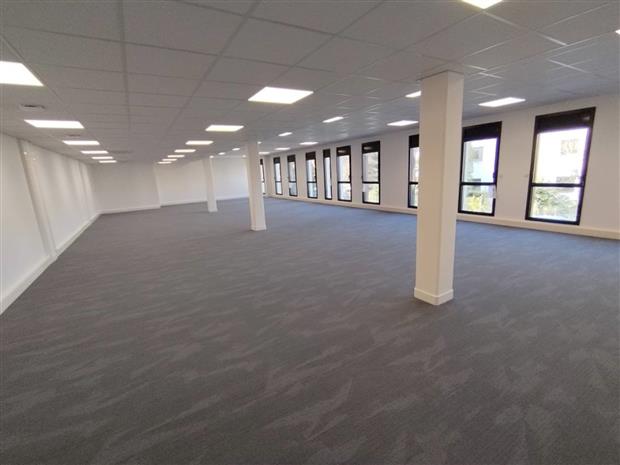 Bureau Location 13590 MEYREUIL