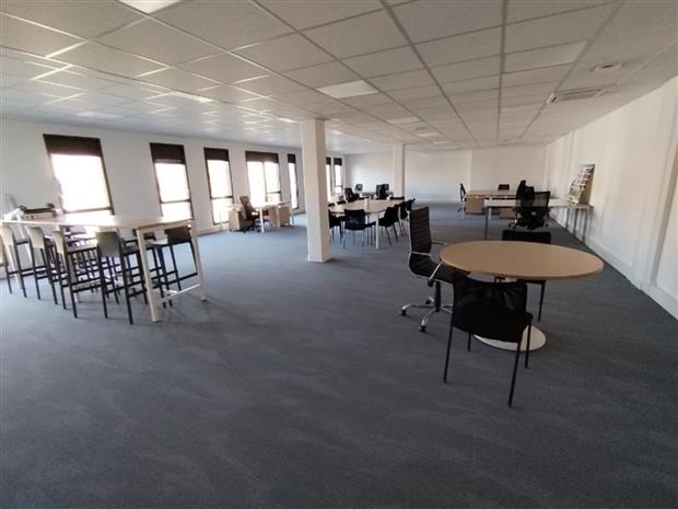 Bureau Location 13590 MEYREUIL