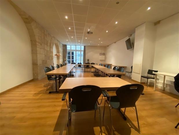 Bureau Location 33000 BORDEAUX 9 COURS DU CHAPEAU ROUGE
