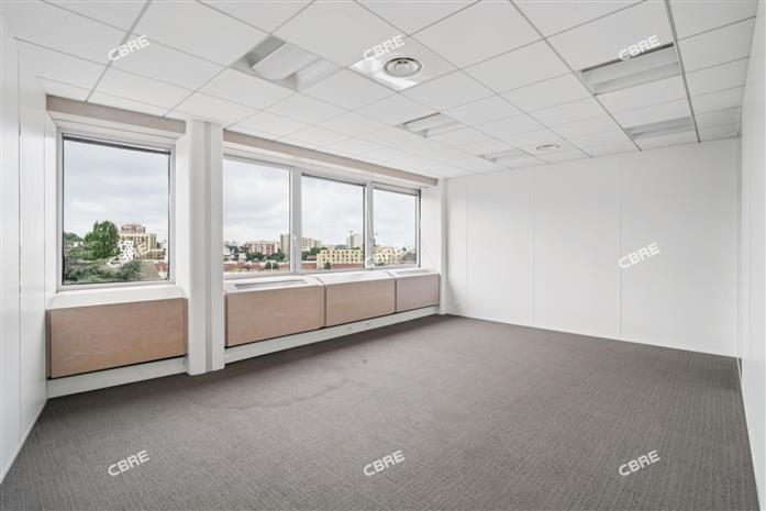 Bureau Location 93230 ROMAINVILLE