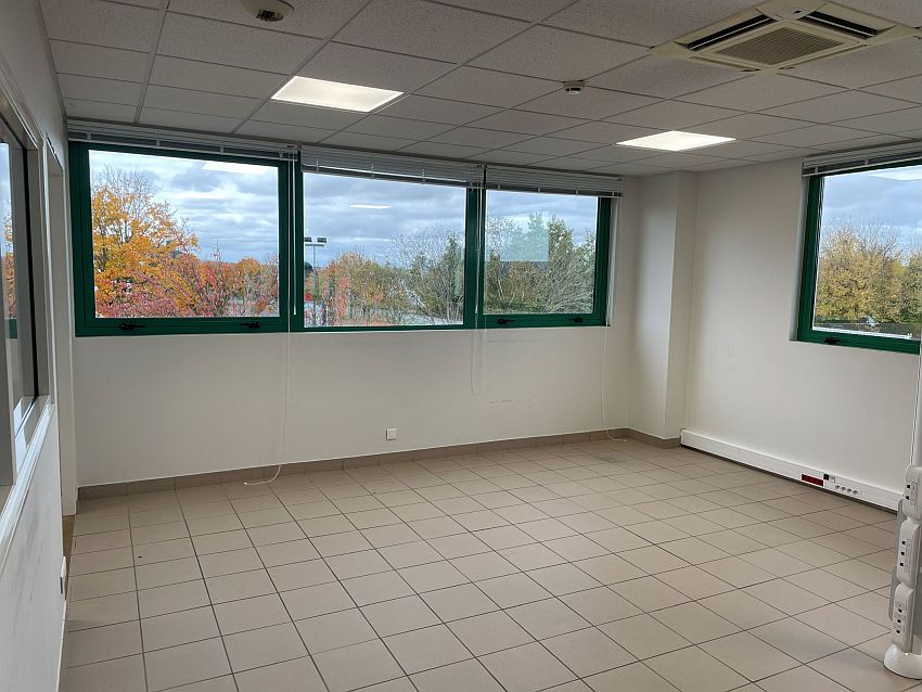 Entrepôt / Local d'activités Location 79260 LA CRECHE  ALLEE EUGENE ROLLAND