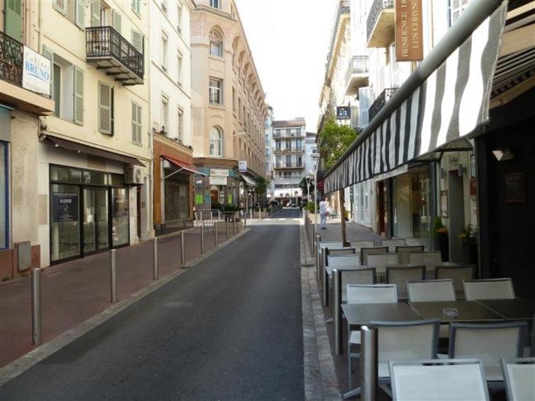 Commerce Location 06400 CANNES
