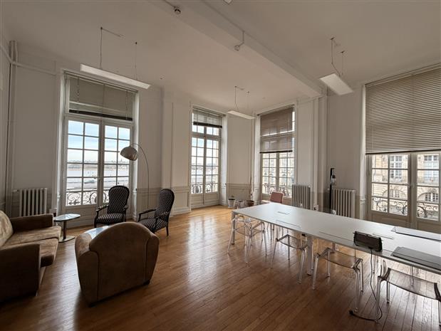 Bureau Location 33000 BORDEAUX 12 PLACE DE LA BOURSE