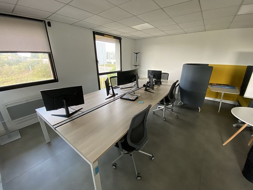 Bureau Location 59260 LEZENNES