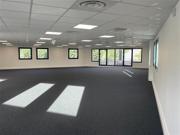 Local d'activités Location 93120 LA COURNEUVE