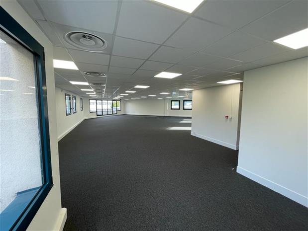 Local d'activités Location 93120 LA COURNEUVE