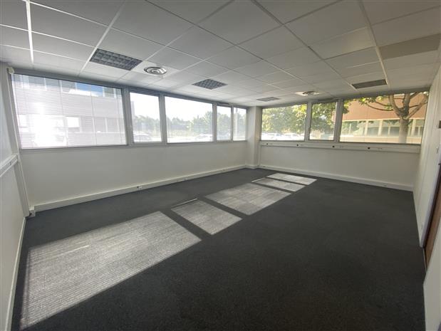 Bureau Location 35170 BRUZ