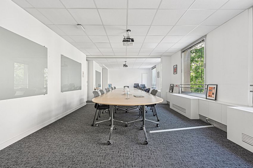 Bureau Location 75116 PARIS 36-42 AVENUE RAYMOND POINCARE