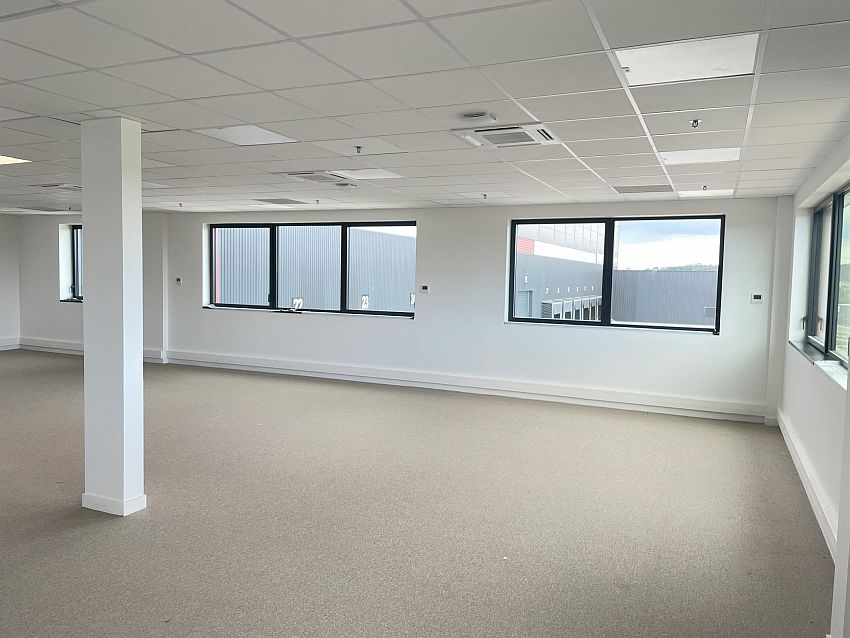 Entrepôt / Local d'activités Location 49170 ST LEGER DES BOIS  RUE ROLAND MORENO