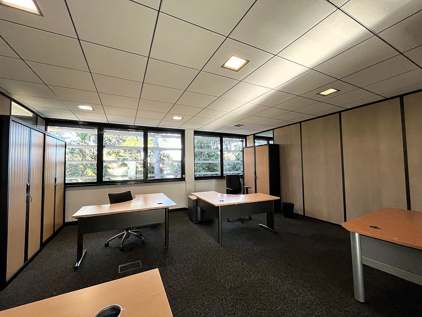 Bureau Location 06410 BIOT