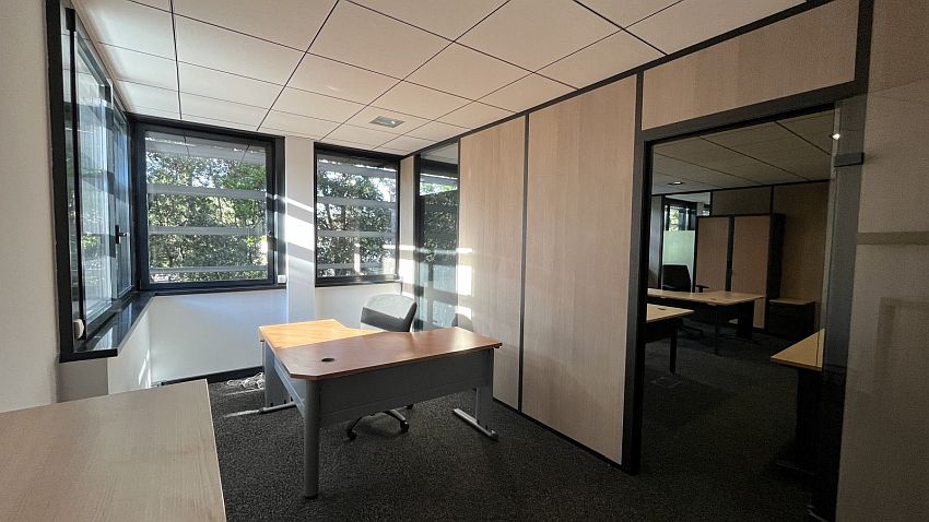 Bureau Location 06410 BIOT