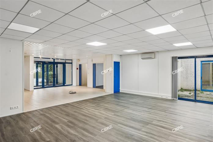 Local d'activités Vente/Location 91280 ST PIERRE DU PERRAY