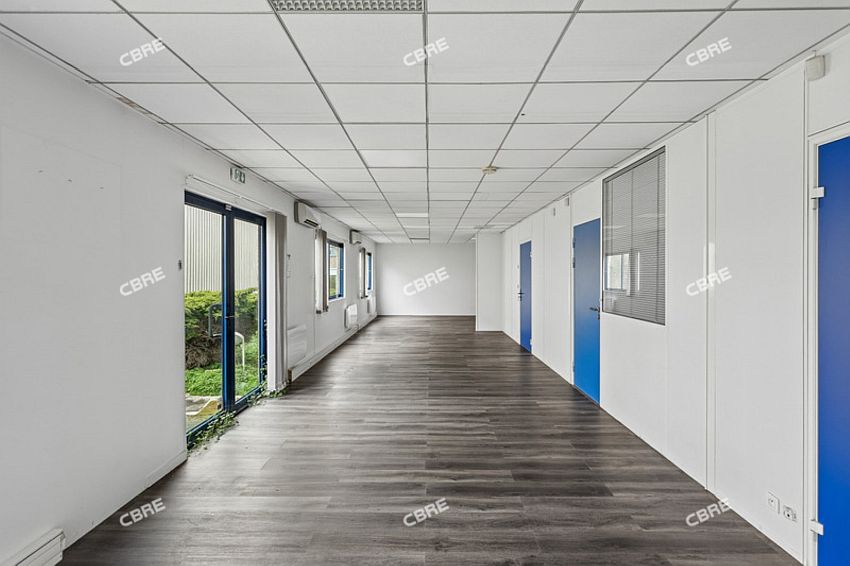 Local d'activités Vente/Location 91280 ST PIERRE DU PERRAY