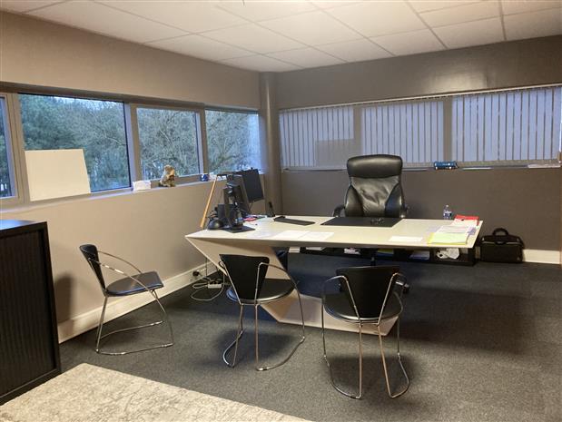 Bureau Vente 33520 BRUGES 9 AVENUE RAYMOND MANAUD
