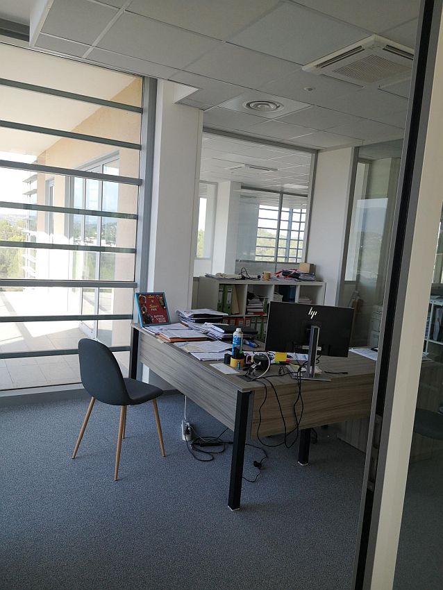 Bureau Location 06410 BIOT