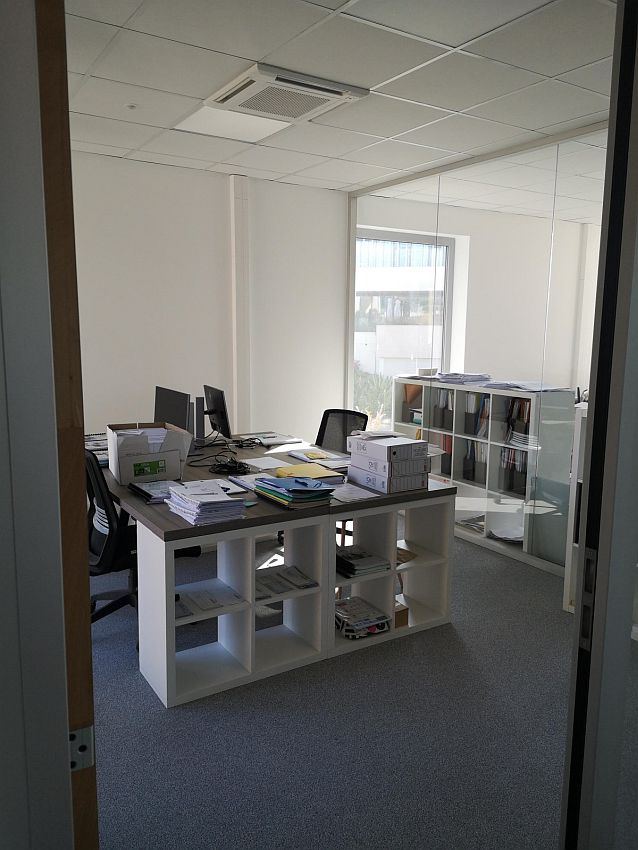 Bureau Location 06410 BIOT