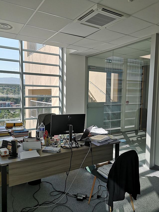 Bureau Location 06410 BIOT